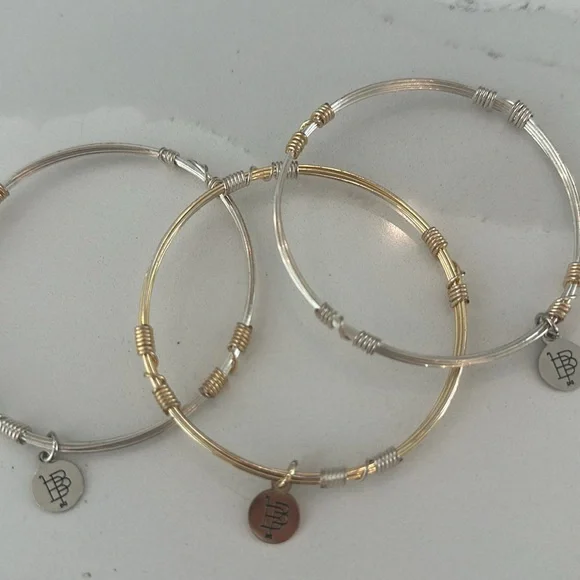 Bourbon and bowties, bangle bracelets, set of three, gold &silver mixed like new - Picture 7 of 8